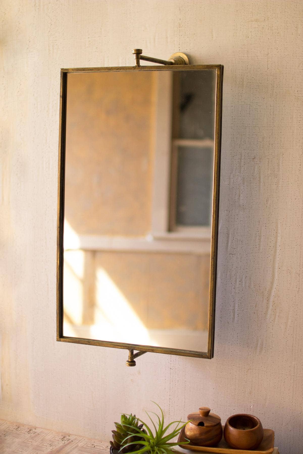 ROTATING WALL MIRROR