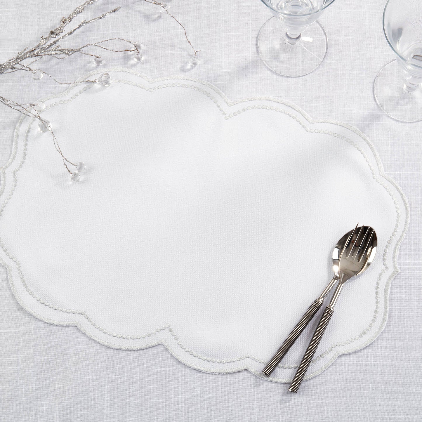 Embroidered Polka Dot Placemat w/ Scallop Edge