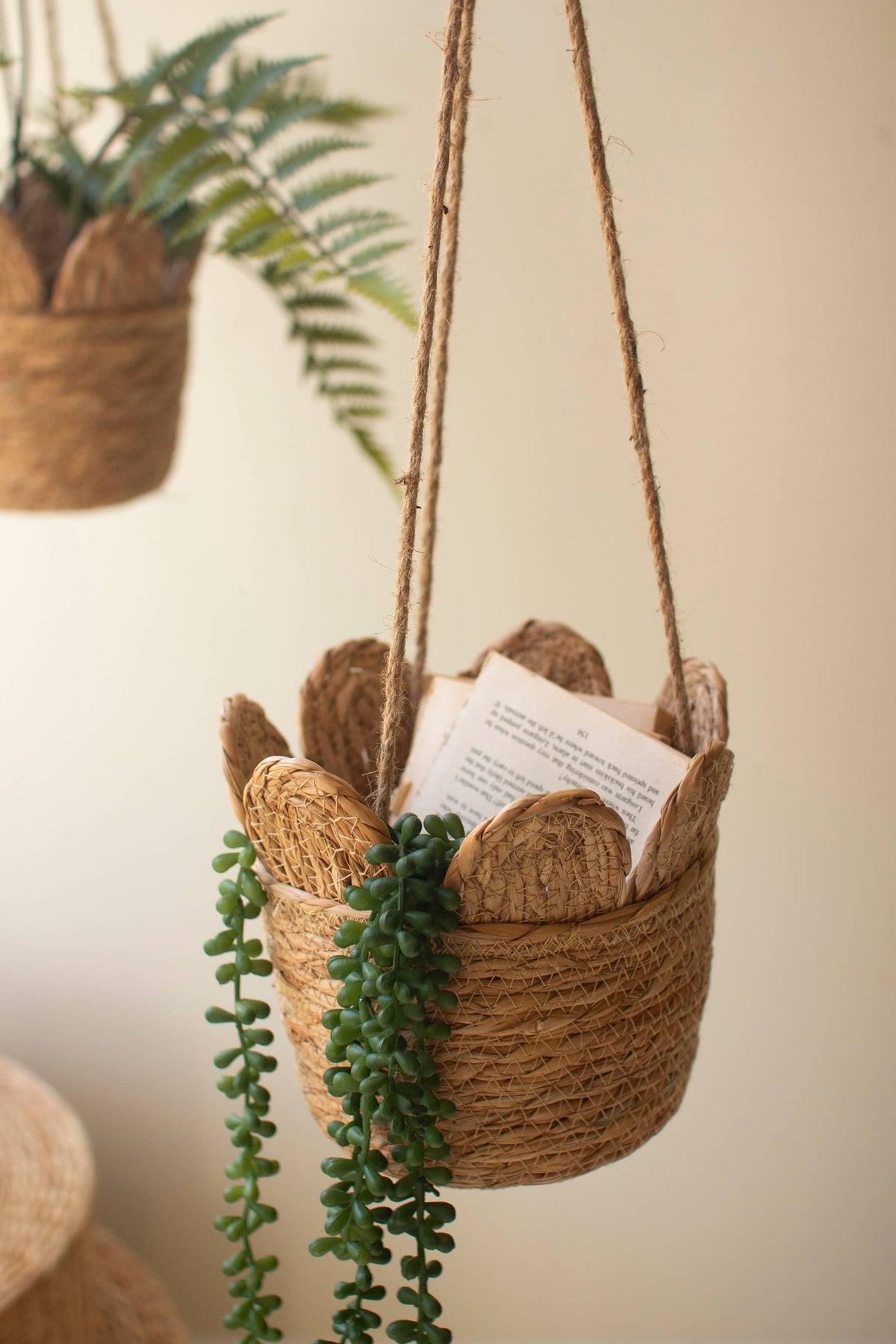 WOVEN SEAGRASS HANGING PLANTER BASKET
