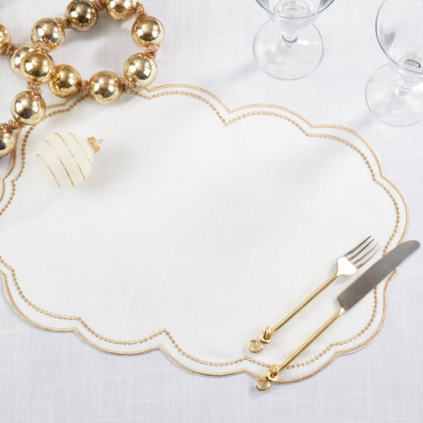 Embroidered Polka Dot Placemat w/ Scallop Edge