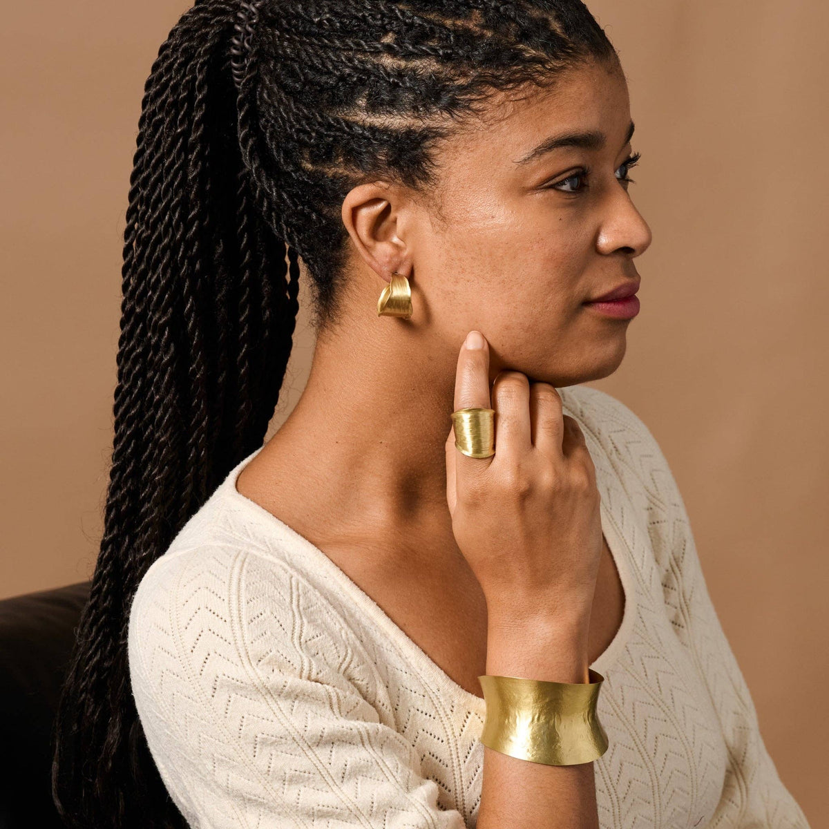 Ring-Diva Hammered Brass Cuff