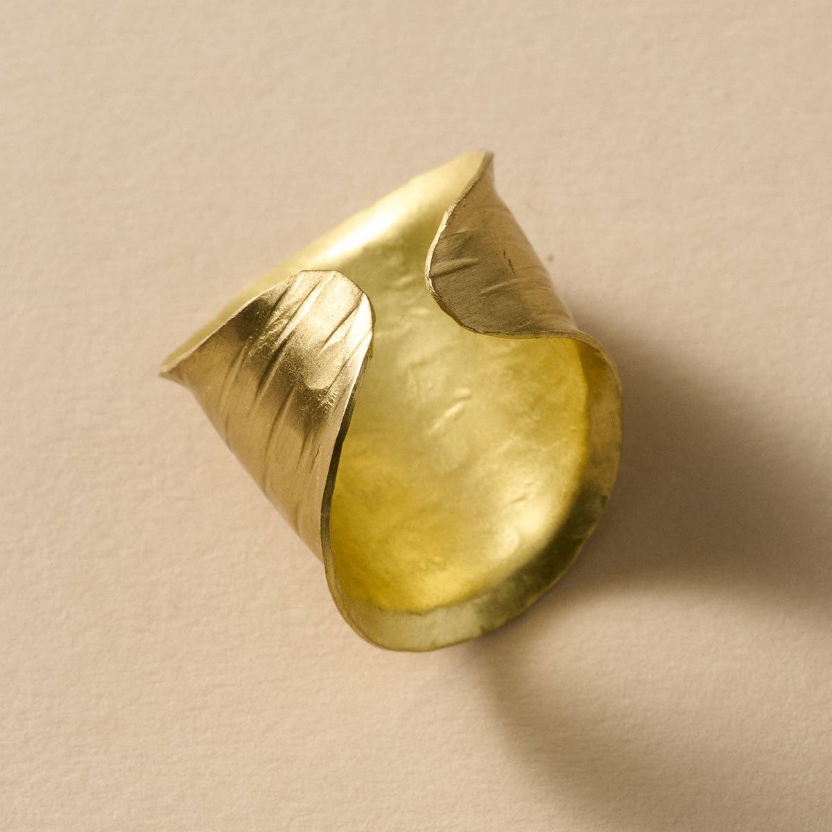 Ring-Diva Hammered Brass Cuff